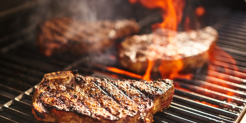 Illustration for article titled Por qué la comida en la parrilla huele tan bien cuando se está dorando